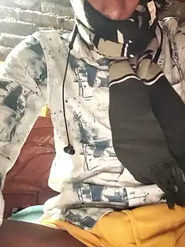 Snapshot of hq9870a chatting on 01-18-26, 05:06 hq9870a online show from 01-18-26, 05:06