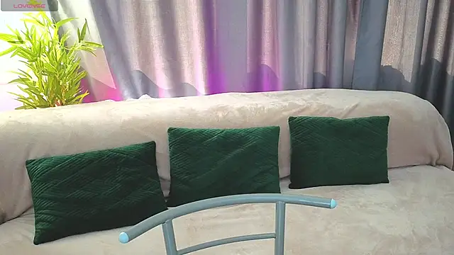 GirlfriendNina online show from 04-24-26, 06:05