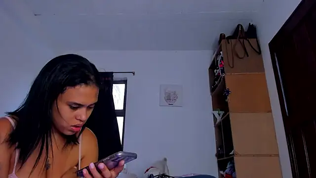 AlondraDiossa03 online show from 10-29-25, 07:37