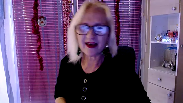 Snapshot of Ala-N-Dala chatting on 12-17-24, 10:44 Ala-N-Dala online show from 12-17-24, 10:44