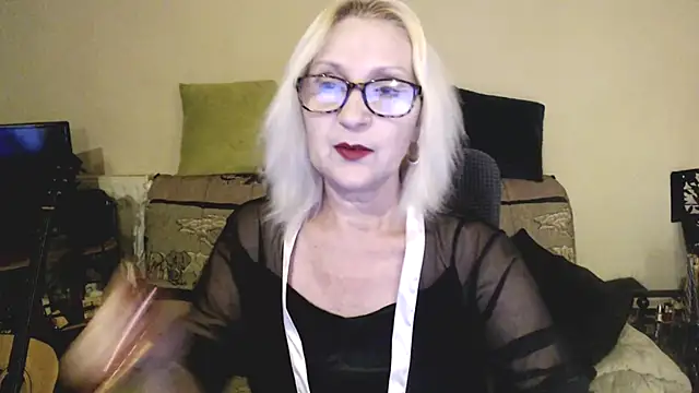 Snapshot of Ala-N-Dala chatting on 02-17-25, 11:42 Ala-N-Dala online show from 02-17-25, 11:42