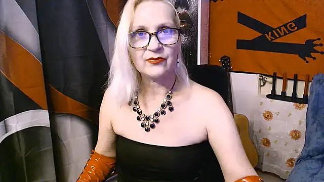 Snapshot of Ala-N-Dala chatting on 09-19-25, 10:49 Ala-N-Dala online show from 09-19-25, 10:49