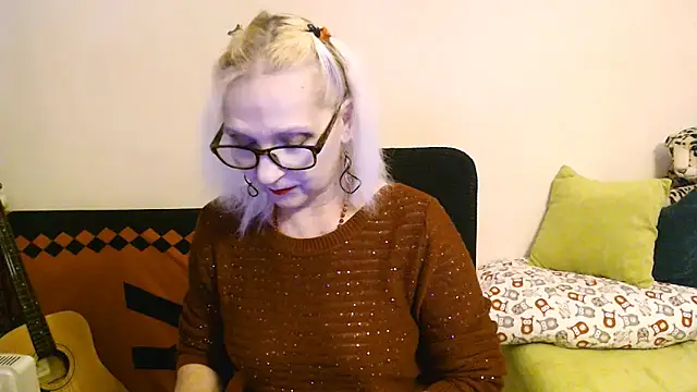 Snapshot of Ala-N-Dala chatting on 09-27-25, 08:19 Ala-N-Dala online show from 09-27-25, 08:19