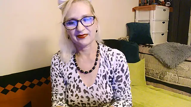 Snapshot of Ala-N-Dala chatting on 09-29-25, 08:30 Ala-N-Dala online show from 09-29-25, 08:30