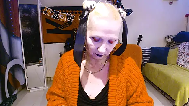 Snapshot of Ala-N-Dala chatting on 10-16-25, 09:32 Ala-N-Dala online show from 10-16-25, 09:32