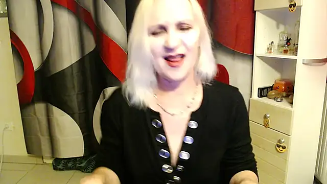 Snapshot of Ala-N-Dala chatting on 11-24-25, 11:37 Ala-N-Dala online show from 11-24-25, 11:37