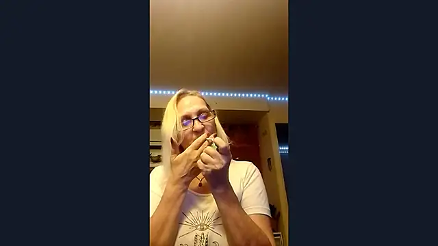 Snapshot of Ala-N-Dala chatting on 12-16-25, 07:13 Ala-N-Dala online show from 12-16-25, 07:13