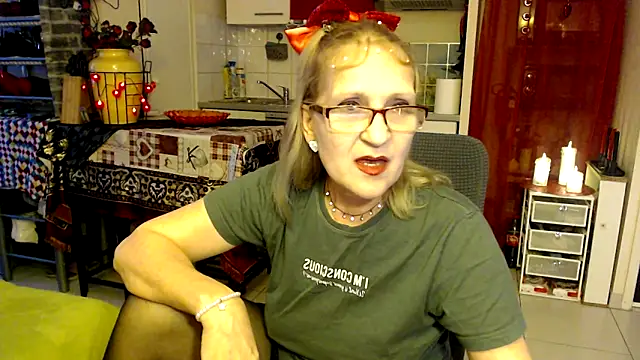 Snapshot of Ala-N-Dala chatting on 02-10-26, 01:59 Ala-N-Dala online show from 02-10-26, 01:59