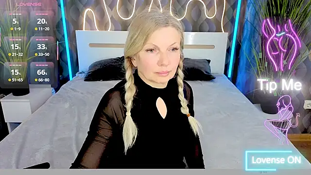 Abby Moore  online show from 04-25-26, 01:41