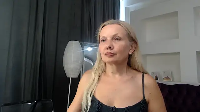 Abby Moore  online show from 07-04-26, 12:11