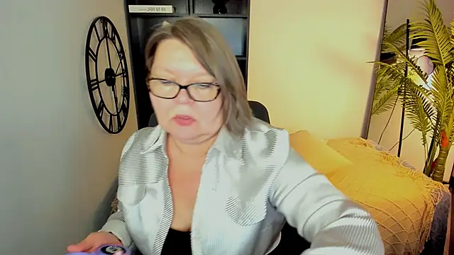 Shannonshine online show from 04-22-26, 01:56