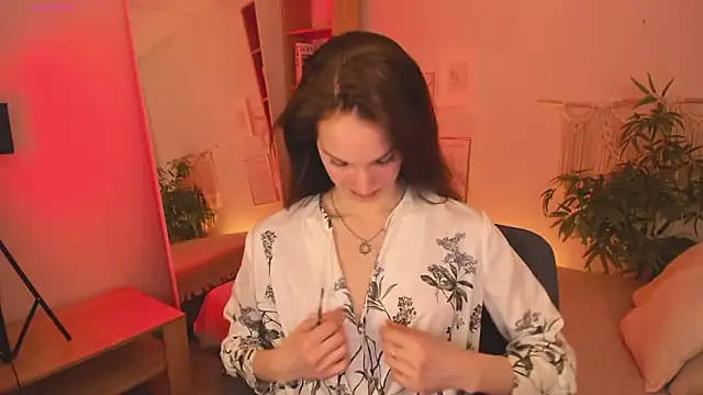 Snapshot of MirandaGlow chatting on 03-10-26, 05:45 MirandaGlow online show from 03-10-26, 05:45