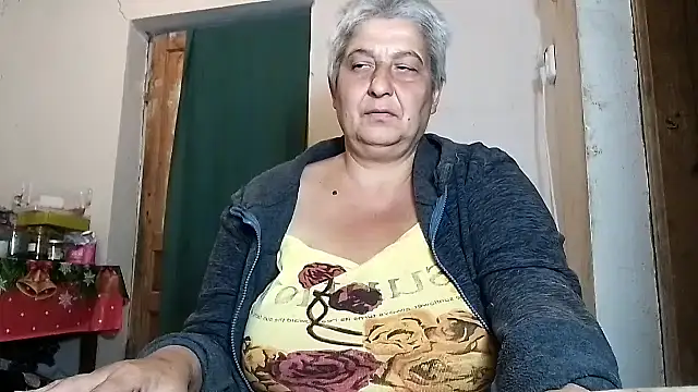 Snapshot of ExquisiteMature chatting on 09-27-25, 08:25 ExquisiteMature online show from 09-27-25, 08:25