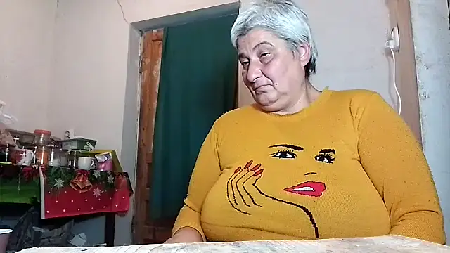 Snapshot of ExquisiteMature chatting on 10-17-25, 10:01 ExquisiteMature online show from 10-17-25, 10:01