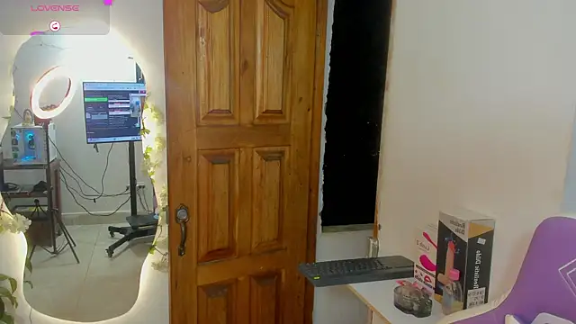 Snapshot of sofia_gold_ chatting on 10-26-25, 12:05 sofia gold online show from 10-26-25, 12:05