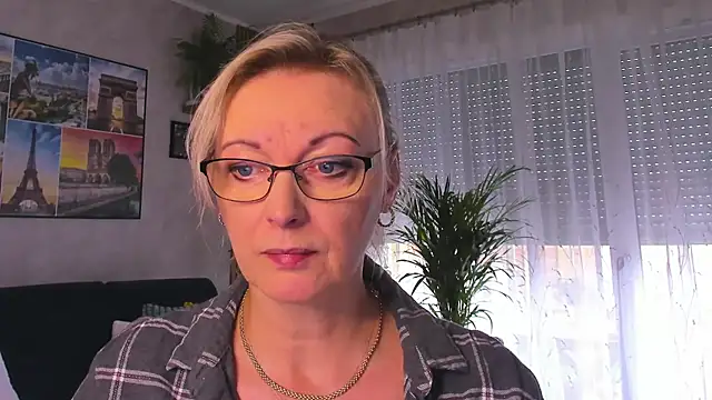 vanessa chat online show from 10-23-25, 01:21