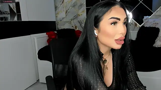 Snapshot of mistress_meryem chatting on 03-21-25, 02:39 mistress meryem online show from 03-21-25, 02:39