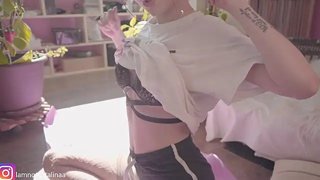 Snapshot of YourBabyPearl chatting on 03-10-25, 10:37 YourBabyPearl online show from 03-10-25, 10:37