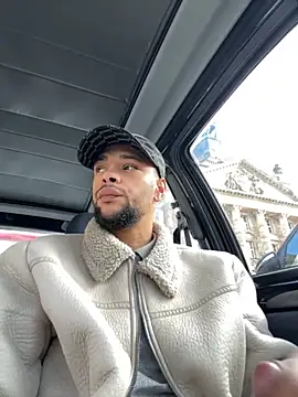 Snapshot of Lionayowe chatting on 11-18-25, 11:36 Lionayowe online show from 11-18-25, 11:36