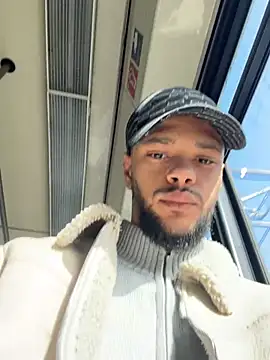 Snapshot of Lionayowe chatting on 03-08-26, 10:08 Lionayowe online show from 03-08-26, 10:08