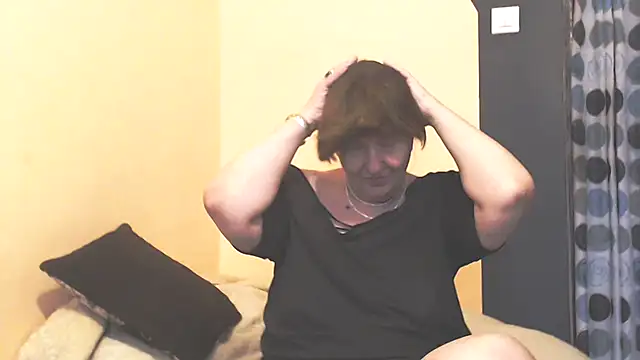 Snapshot of MioritaHard chatting on 01-10-26, 01:46 MioritaHard online show from 01-10-26, 01:46