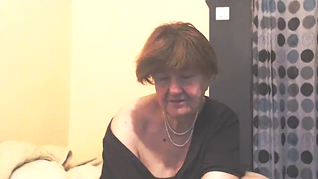 Snapshot of MioritaHard chatting on 01-14-26, 12:00 MioritaHard online show from 01-14-26, 12:00