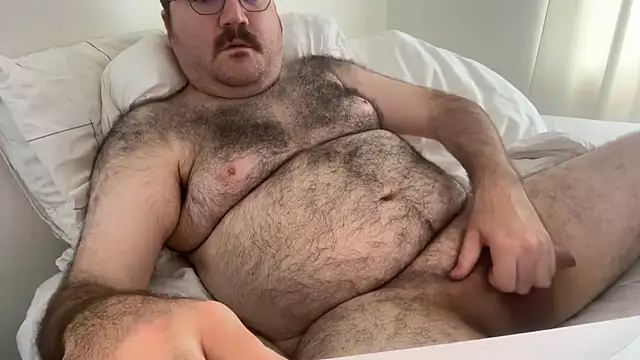 Snapshot of elagobear chatting on 06-19-26, 06:45 elagobear online show from 06-19-26, 06:45