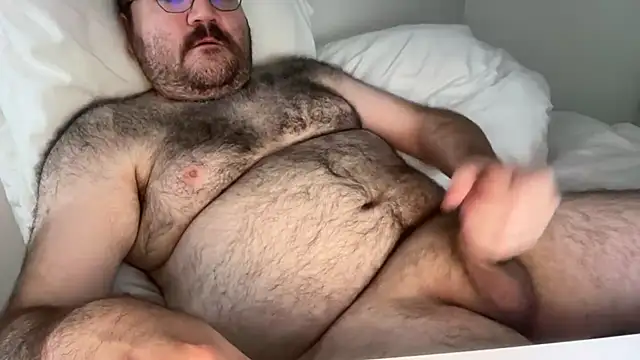 Snapshot of elagobear chatting on 07-15-26, 05:45 elagobear online show from 07-15-26, 05:45
