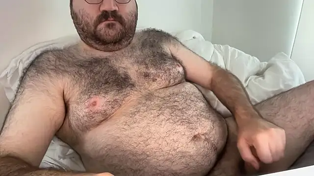 Snapshot of elagobear chatting on 08-08-26, 05:48 elagobear online show from 08-08-26, 05:48