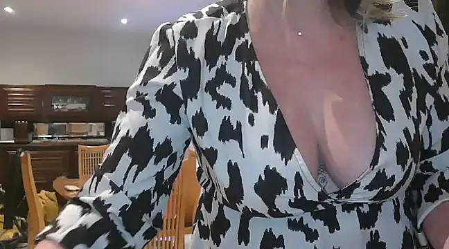 Snapshot of lilie69 chatting on 02-08-25, 09:04 lilie69 online show from 02-08-25, 09:04