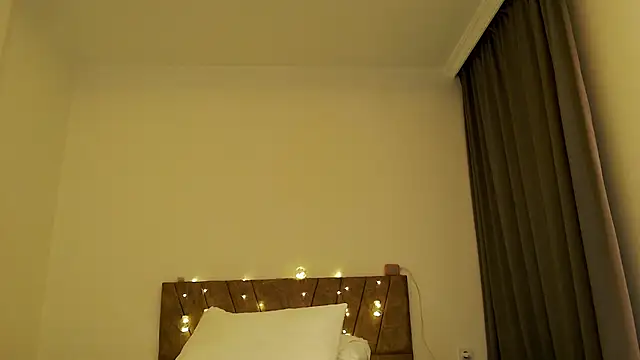 Snapshot of DanyMin chatting on 05-22-26, 06:42 DanyMin online show from 05-22-26, 06:42
