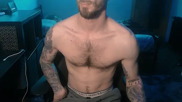 Snapshot of SexxxyLouis chatting on 02-19-25, 08:31 SexxxyLouis online show from 02-19-25, 08:31