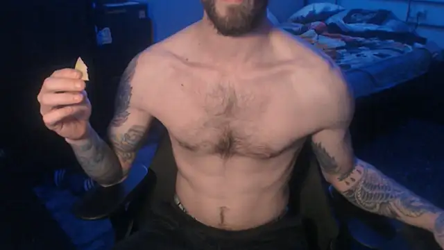 Snapshot of SexxxyLouis chatting on 03-18-25, 06:37 SexxxyLouis online show from 03-18-25, 06:37