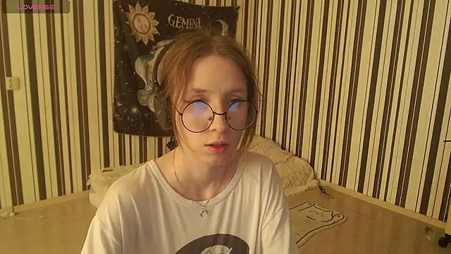 Snapshot of _Hanna_Moon_ chatting on 10-01-25, 02:45 Hanna Moon online show from 10-01-25, 02:45