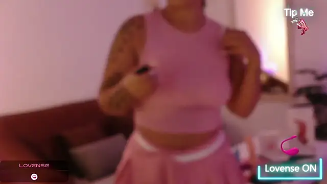 Snapshot of little_susie chatting on 09-24-25, 08:17 little susie online show from 09-24-25, 08:17