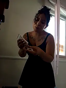 Snapshot of little_susie chatting on 09-25-25, 07:56 little susie online show from 09-25-25, 07:56