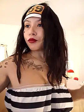 Snapshot of little_susie chatting on 10-30-25, 09:44 little susie online show from 10-30-25, 09:44