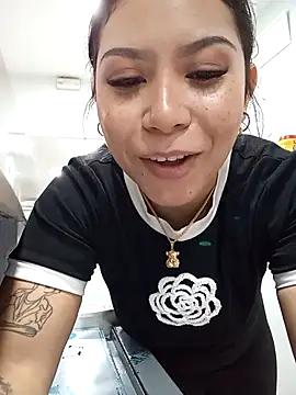 Snapshot of little_susie chatting on 11-03-25, 09:32 little susie online show from 11-03-25, 09:32