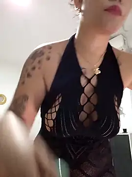 Snapshot of little_susie chatting on 11-04-25, 09:19 little susie online show from 11-04-25, 09:19