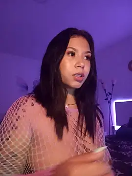 Snapshot of little_susie chatting on 11-10-25, 09:19 little susie online show from 11-10-25, 09:19