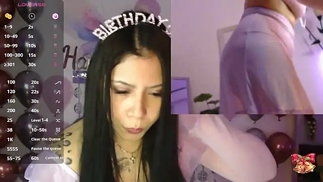 Snapshot of little_susie chatting on 12-17-25, 09:37 little susie online show from 12-17-25, 09:37