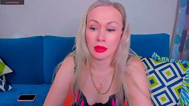 EllenMoore online show from 09-10-25, 03:06