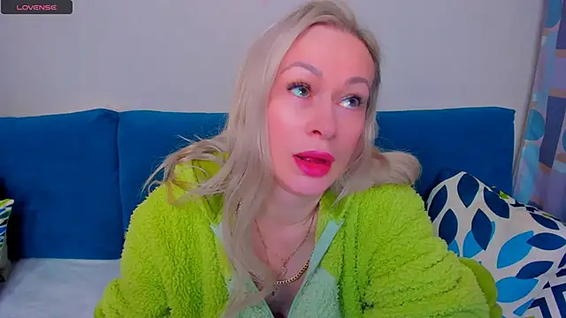 EllenMoore online show from 10-04-25, 03:04