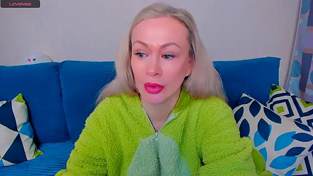 EllenMoore online show from 10-07-25, 03:04