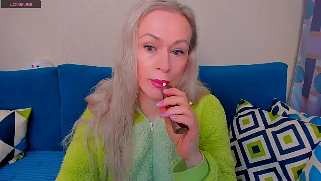 EllenMoore online show from 10-09-25, 03:04