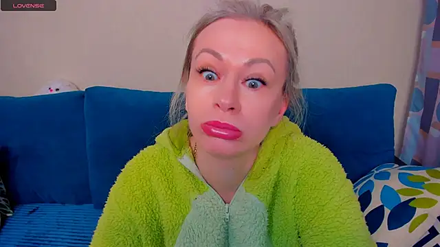 EllenMoore online show from 10-10-25, 03:05