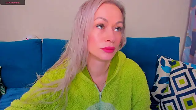 EllenMoore online show from 10-25-25, 03:03