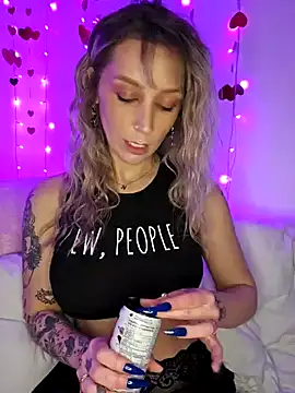 Snapshot of LilyOrion chatting on 02-09-25, 03:00 LilyOrion online show from 02-09-25, 03:00