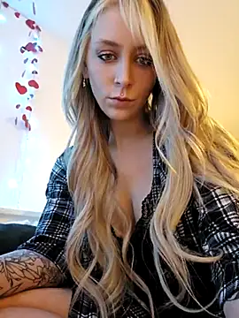 Snapshot of LilyOrion chatting on 02-25-25, 07:14 LilyOrion online show from 02-25-25, 07:14