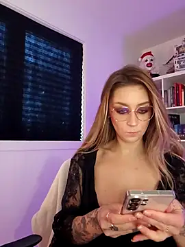 Snapshot of LilyOrion chatting on 11-18-25, 08:57 LilyOrion online show from 11-18-25, 08:57